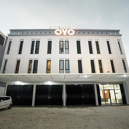 Hotel Super Oyo Capital O 449 The Colins Keputih Exteriér fotografie